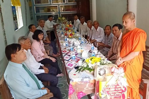 Vĩnh Long : Lãnh đạo tỉnh chúc mừng lễ Sene Đônta