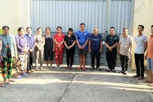 Bắt giam 15 đối tượng lắc tài xỉu ăn tiền