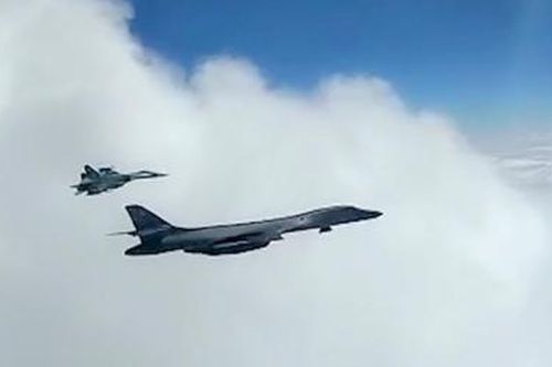 Siêu oanh tạc cơ B-1B Mỹ áp sát không phận Nga, bị MiG-31 và Su-35 săn đuổi
