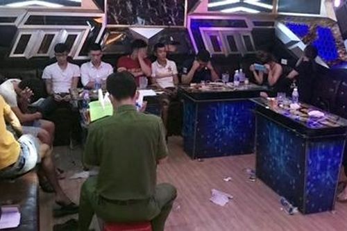 Liên tiếp phát hiện khách 'mở tiệc' ma túy tại karaoke Hoàng Gia 5
