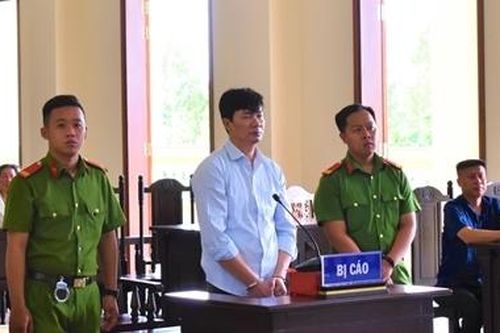 Thuê sà lan tiền tỷ mang bán sắt vụn
