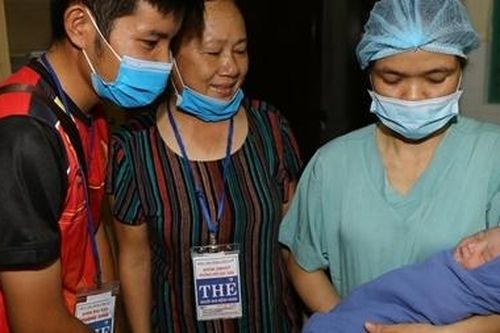 Mẹ con sản phụ mắc hội chứng tăng đông máu hiếm gặp được cứu sống