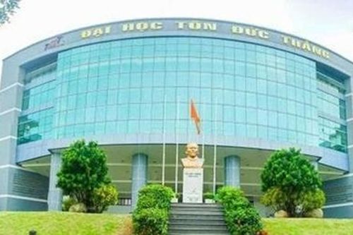 SV trường Tôn Đức Thắng lo lắng phải dùng chứng nhận tốt nghiệp tạm thời