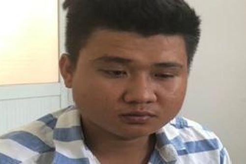 Đâm 2 thương vong vì mâu thuẫn lúc đi vệ sinh