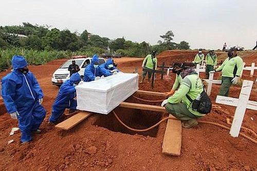 Indonesia trừng phạt người không đeo khẩu trang đi đào mộ cho nạn nhân COVID-19