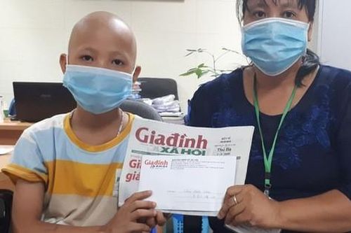 'Cảm ơn mọi người đã giúp con tôi có tiền điều trị'