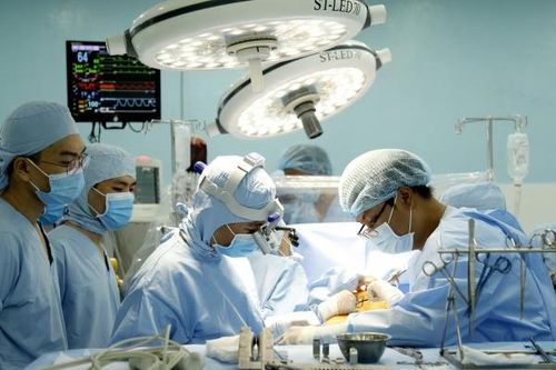 Tim vẫn hoạt động trong suốt quá trình phẫu thuật bắc cầu mạch vành