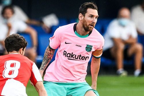 Messi được khen khi mặc áo hồng ra sân