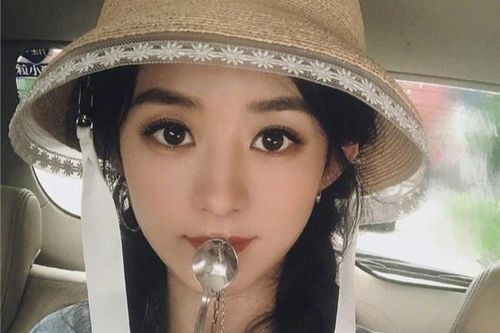 Những phụ kiện lạ mắt của sao Hoa ngữ
