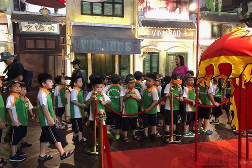 Vui Tết Trung thu 'Lung linh trăng rằm' tại Hoàng thành Thăng Long
