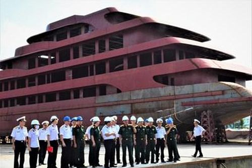 Trung tướng Ngô Minh Tiến kiểm tra các nhà máy đóng tàu quân đội