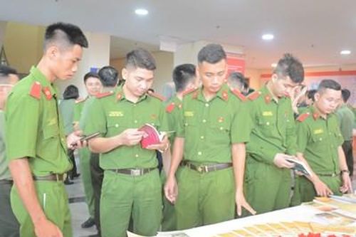 Thúc đẩy phong trào đọc sách trong lực lượng Công an nhân dân