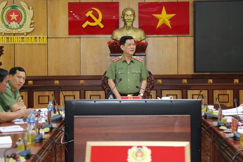 Thứ trưởng Bộ Công an Nguyễn Văn Sơn: Cần nhân rộng mô hình 'kết nối mạng xã hội - bình yên cho mỗi gia đình'