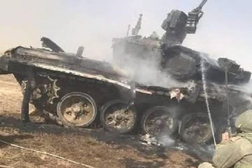 Nóng: Xe tăng T-90 trúng tên lửa đồng đội, vỡ nát tan tành!