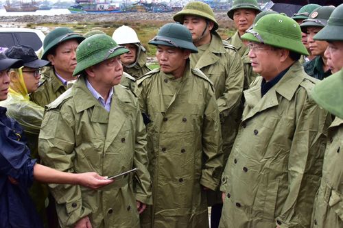 Phó Thủ tướng Trịnh Đình Dũng kiểm tra công tác phòng chống bão số 5 tại tỉnh Thừa Thiên - Huế