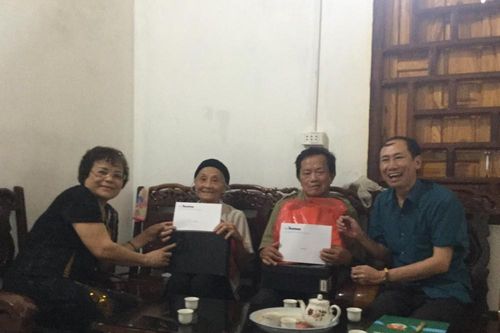 Tặng quà tri ân những người có công trên quê hương cách mạng Bắc Sơn