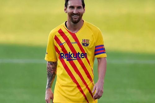 Pjanic: 'Tôi không bao giờ có thể nghĩ tới việc Messi sẽ khoác áo CLB khác'