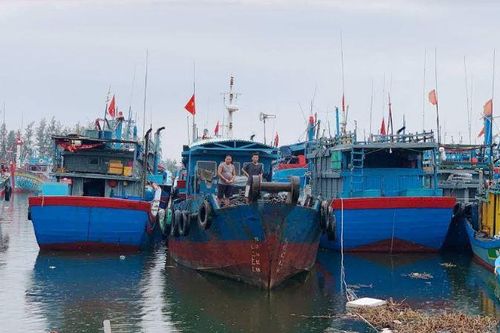 Lý Sơn hoàn tất việc đưa du khách rời đảo trước khi bão đổ bộ
