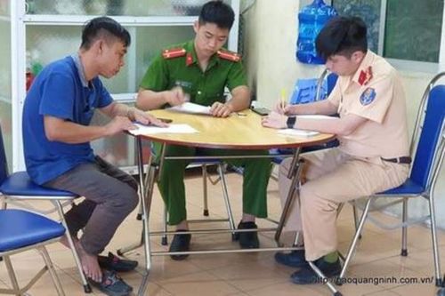 Triệu tập hai tài xế ô tô lạng lách, chèn ép nhau trên cầu Bãi Cháy