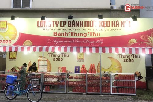 Gian hàng bánh trung thu không phép 'mọc như nấm' trên địa bàn Hà Nội