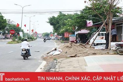 Vì sao vi phạm hành lang ATGT đường bộ ở Hương Khê chưa được xử lý triệt để?