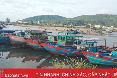 1.385 tàu, thuyền ở thị xã Kỳ Anh đã vào nơi tránh trú an toàn