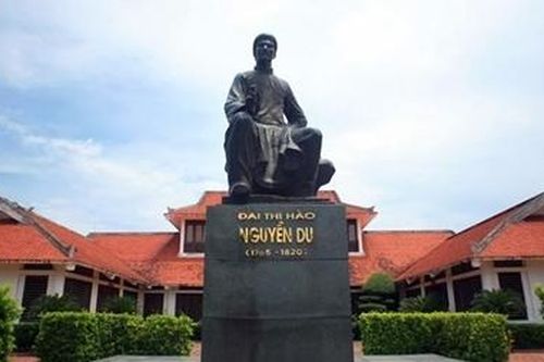 Tiếng thơ lay động cõi người...