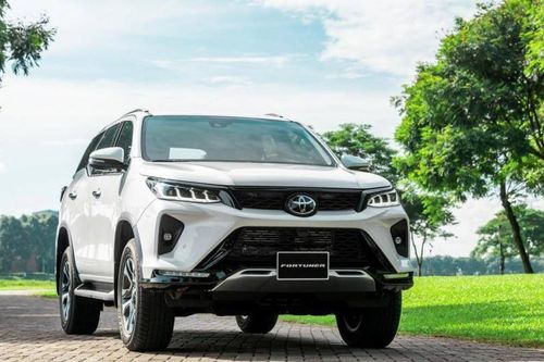 Toyota Fortuner mới ra mắt Việt Nam, giá chưa tới 1 tỷ đồng
