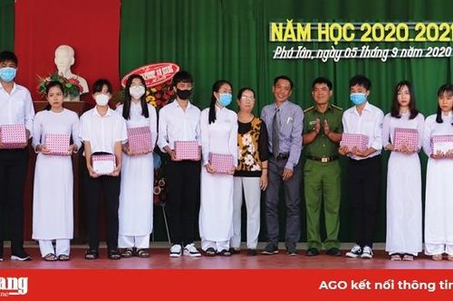 Đỡ đầu học sinh hoàn cảnh khó khăn