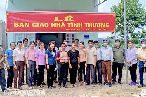 Huyện Tân Phú: Bàn giao nhà tình thương cho hộ nghèo