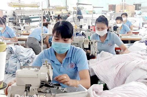Sản xuất phục hồi nhờ nỗ lực giữ chân người lao động