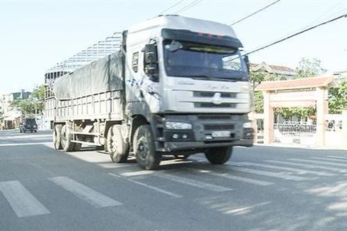 Hiệu quả bước đầu của việc cấm xe trọng tải lớn lưu thông giờ cao điểm trên Quốc lộ 9