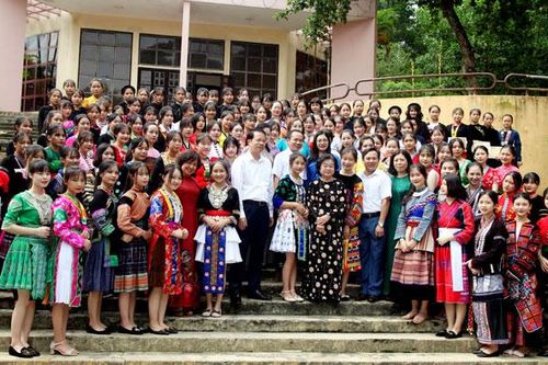 Ra mắt Câu lạc bộ Nữ sinh 'Hoa bản làng'