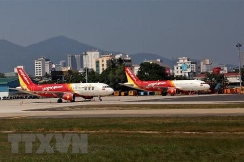 Hàng loạt các chuyến bay bị hủy do ảnh hưởng của bão số 5