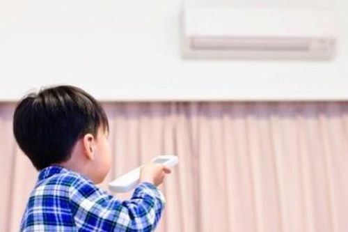 Sai lầm khi dùng điều hòa khiến trẻ bị méo miệng, mắt nhắm không kín