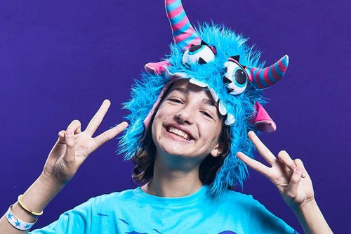 Nữ streamer câm điếc nổi tiếng ở tuổi 14