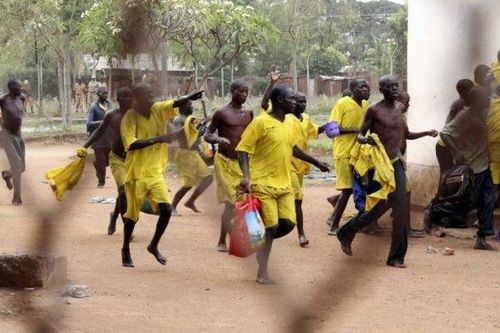 Phạm nhân Uganda vượt ngục trong tình trạng khỏa thân