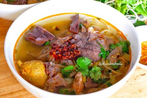 Loạt món ngon miền Trung hút khách ở TP.HCM