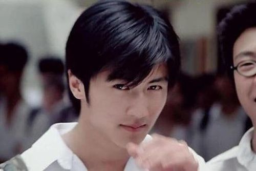 Ngoại hình hồi 18 tuổi của Tạ Đình Phong