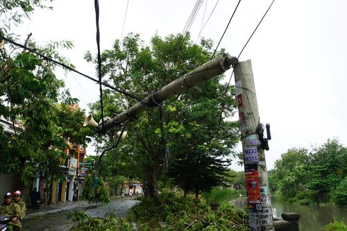 TT-Huế: Bão số 5 làm một người tử vong, gần 1.700 nhà tốc mái