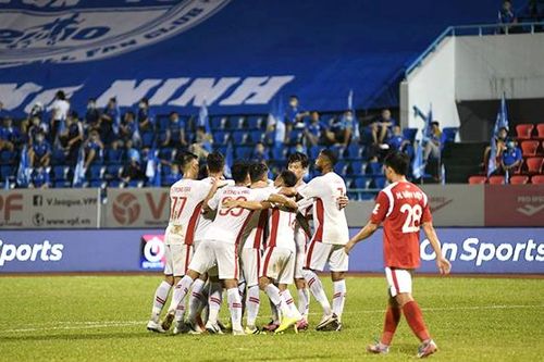 Bóng đá Việt lại 'bình thường mới'