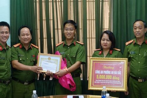 Khen thưởng đột xuất về thành tích phá án