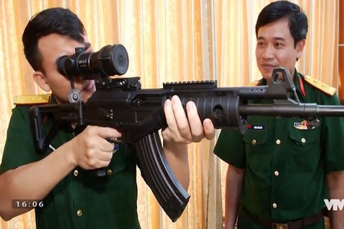 Bộ kính ngắm 'siêu phẩm' cho súng trường Galil ACE do Việt Nam sản xuất
