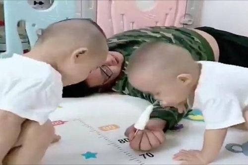 Giả vờ ngất thử lòng 2 con trai, ông bố nhận cái kết tổn thương
