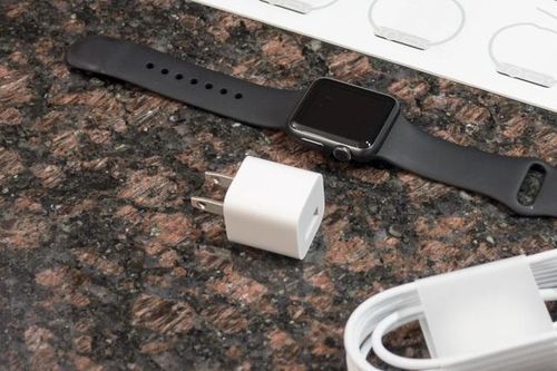Apple watch thế hệ mới được bán ra không có kèm theo củ sạc