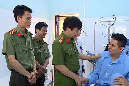 Hai Phó Giám đốc Công an tỉnh được tặng danh hiệu 'Vì sự phát triển Thanh Hóa'