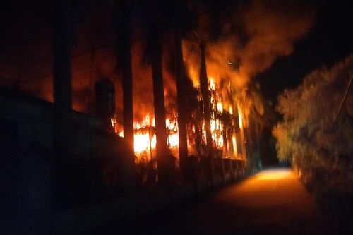 Công an điều tra vụ cháy 700m2 nhà xưởng ở Long Biên