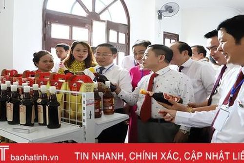 Ấn tượng gian hàng sản phẩm OCOP bên lề Đại hội Liên minh Hợp tác xã Hà Tĩnh