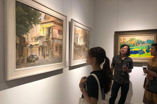 Khai mạc triển lãm 'Thiên nhiên ở giữa' của nhóm Họa sỹ Lưu Động