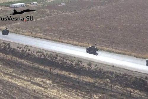 Trực thăng Apache của Mỹ 'bao vây' đoàn xe quân sự Nga ở Đông Bắc Syria